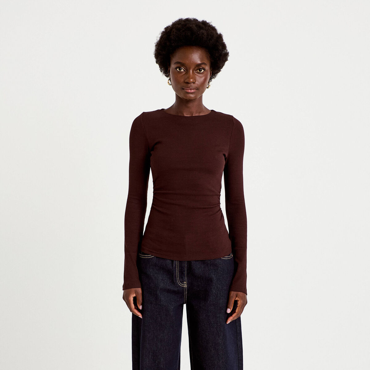 T-shirt ajust&eacute; col rond manches longues marron fonc&eacute; femme