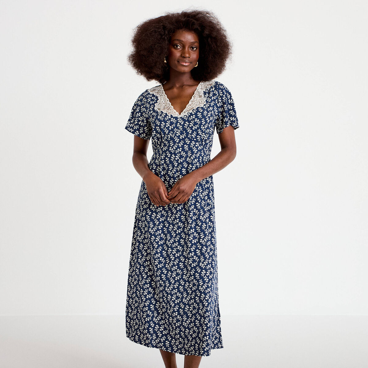 Robe longue &eacute;vas&eacute;e col v dentelle bleu marine femme