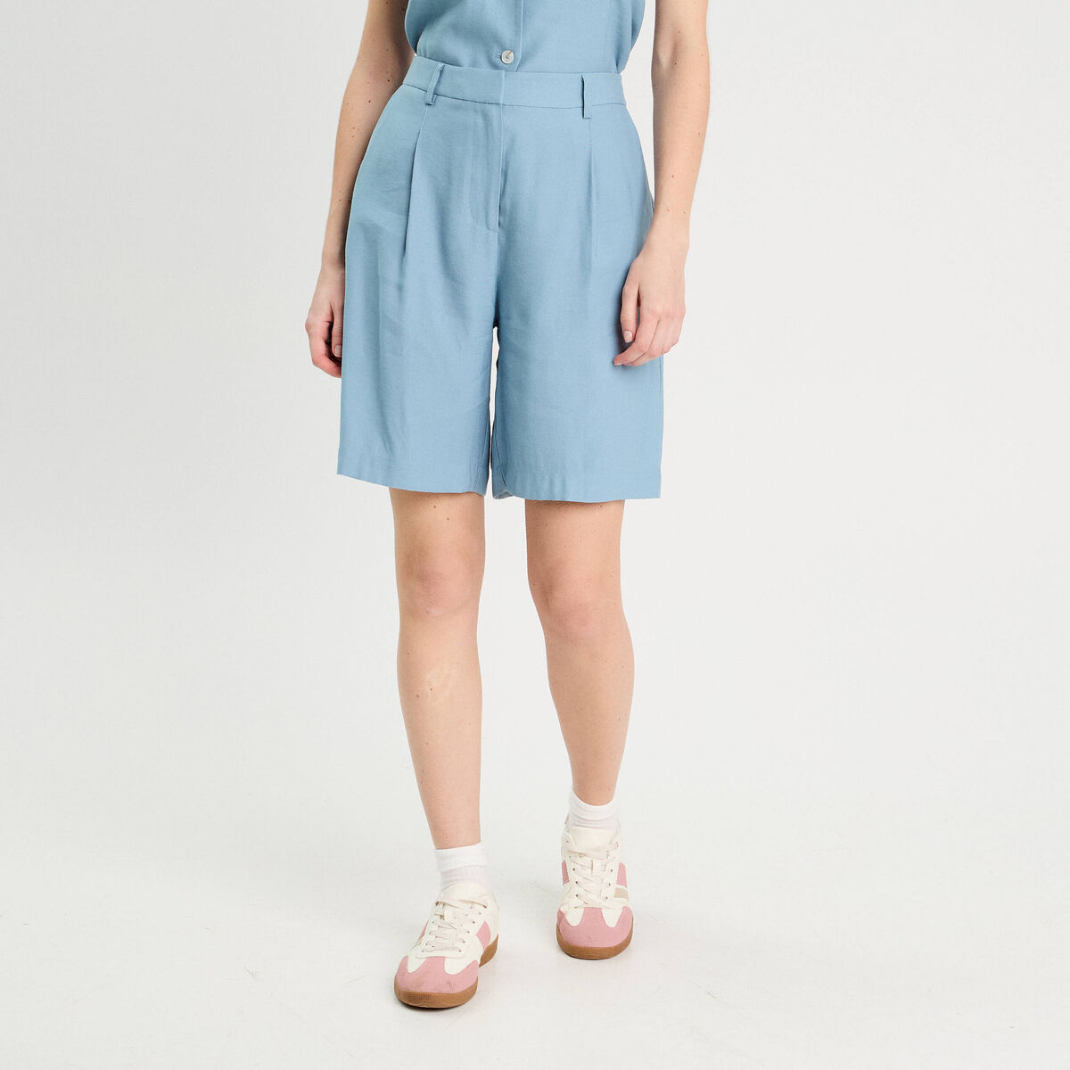 Bermuda droit pinces bleu gris femme