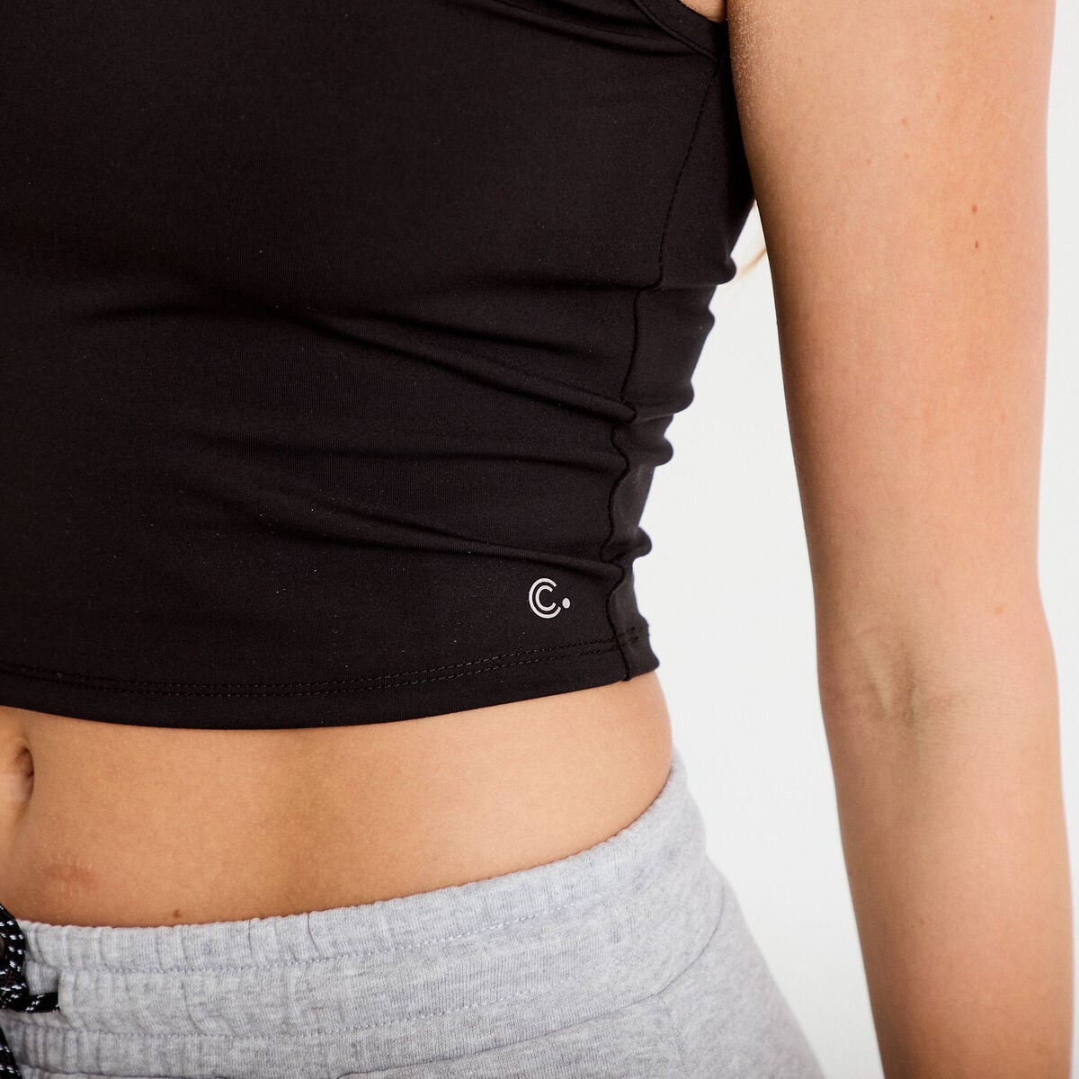 D&eacute;bardeur col rond activewear noir femme