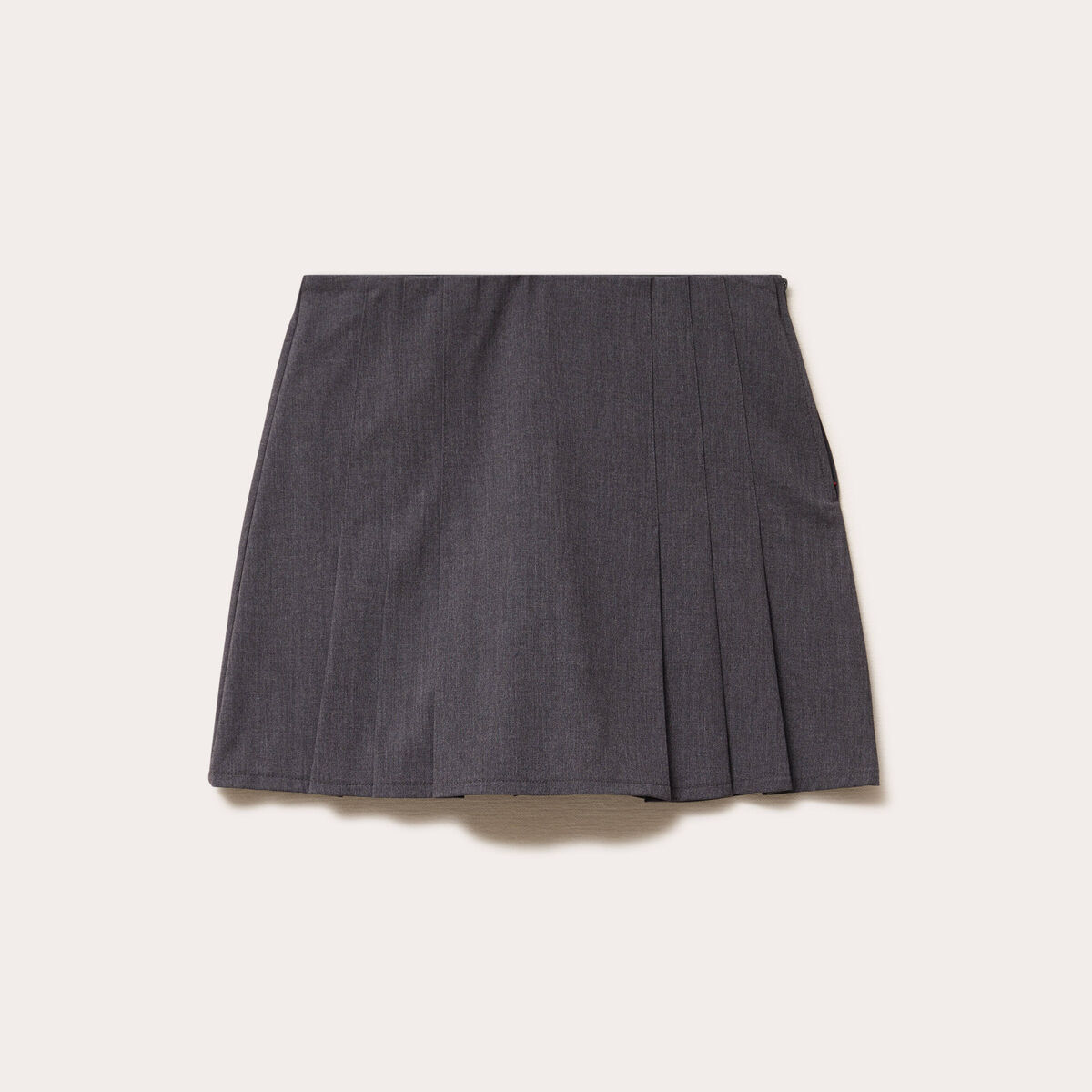 Jupe courte &eacute;vas&eacute;e gris fonc&eacute; femme