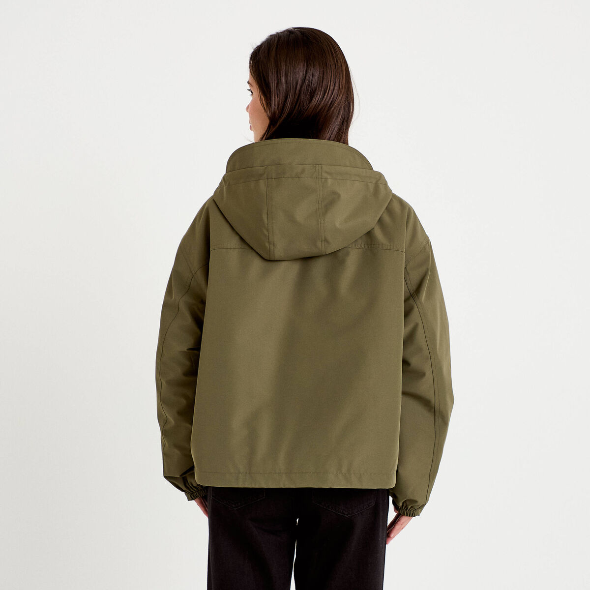 Veste courte bas resserr&eacute; &agrave; capuche vert kaki femme