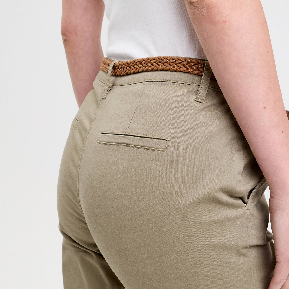 Pantalon chino 7/8&egrave;me vert femme