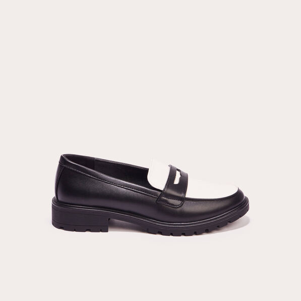 Mocassins vernis crantés ecru femme