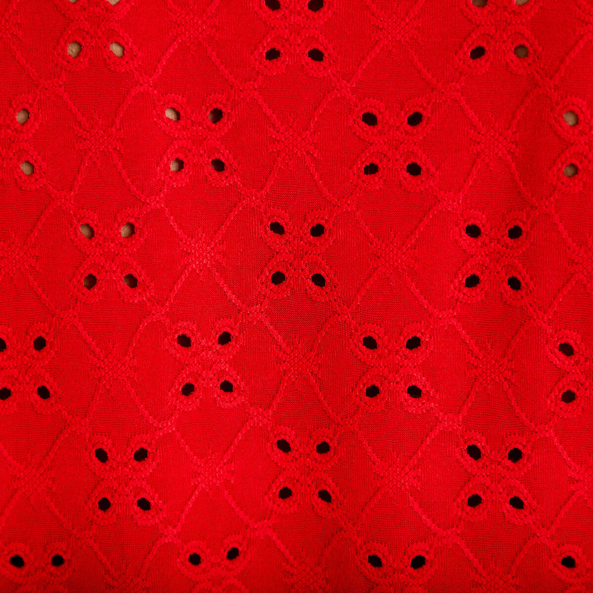 Blouse ajour&eacute;e col v manches courtes rouge femme