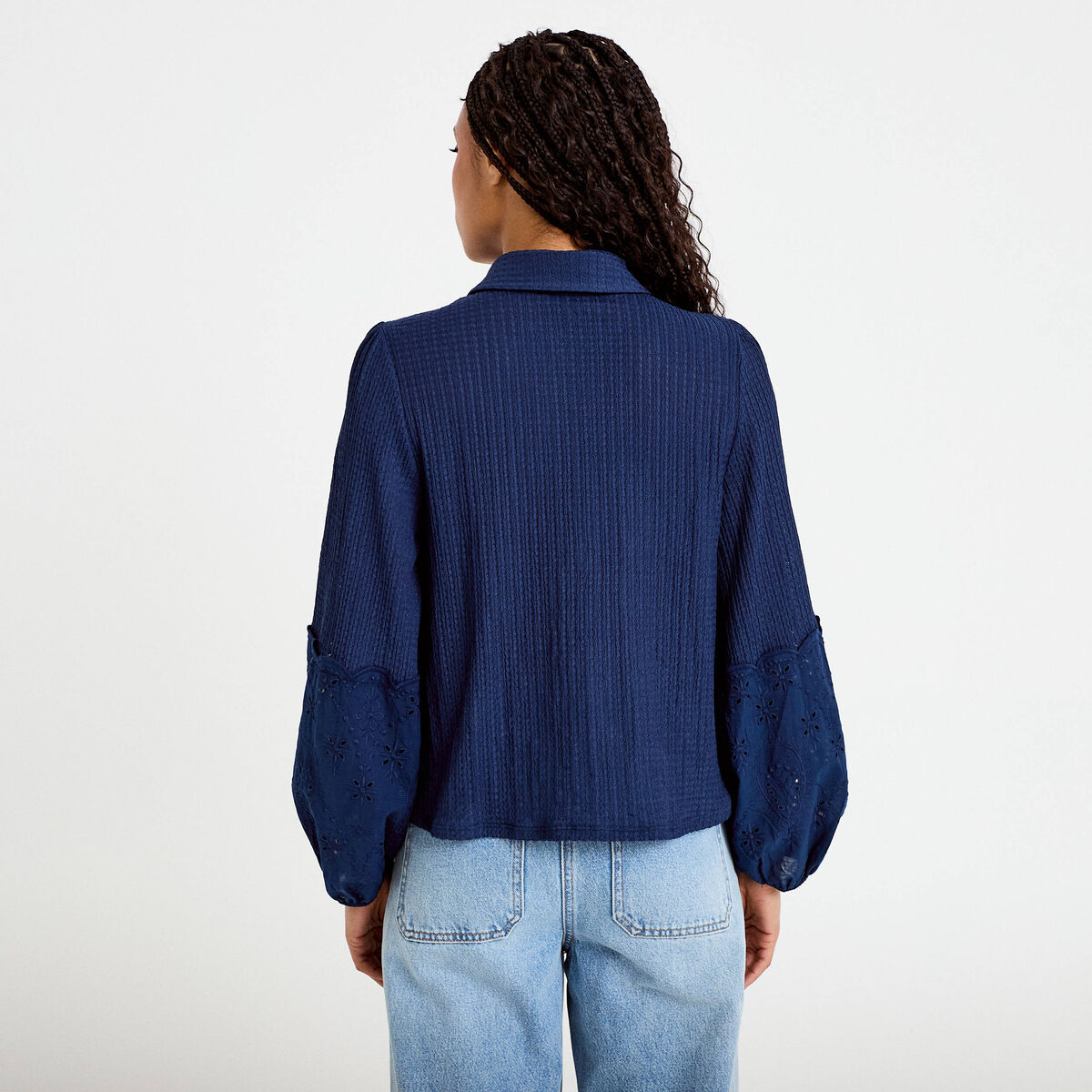 Blouse manches longues broderie bleu fonc&eacute; femme