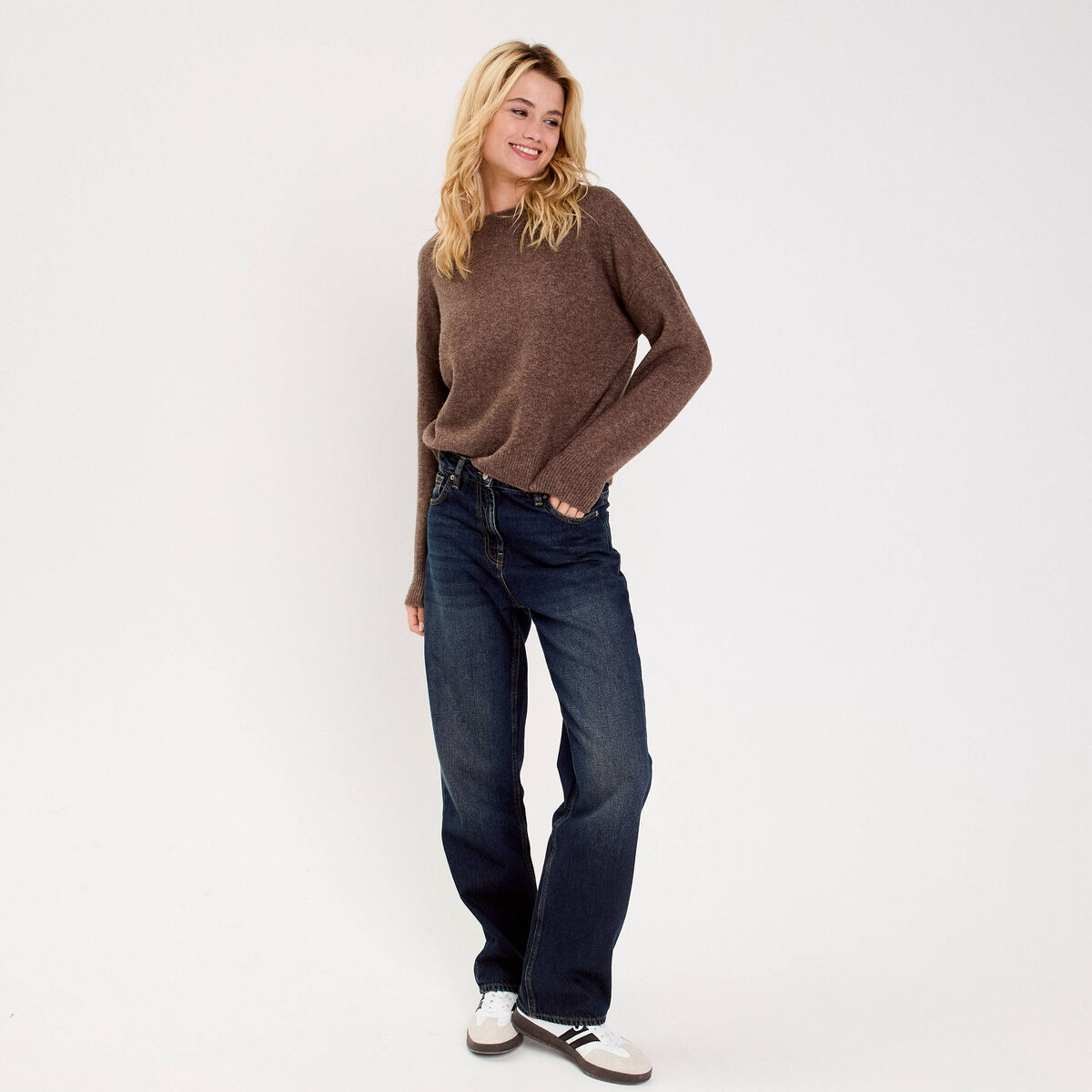 Pull col rond marron fonc&eacute; femme