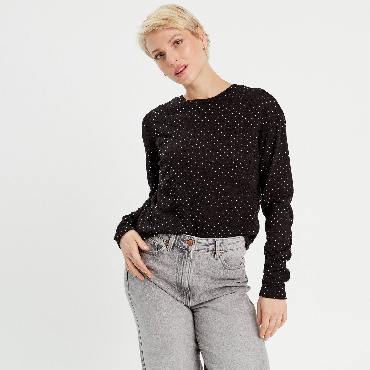 Pull avec clous et noeud noir femme