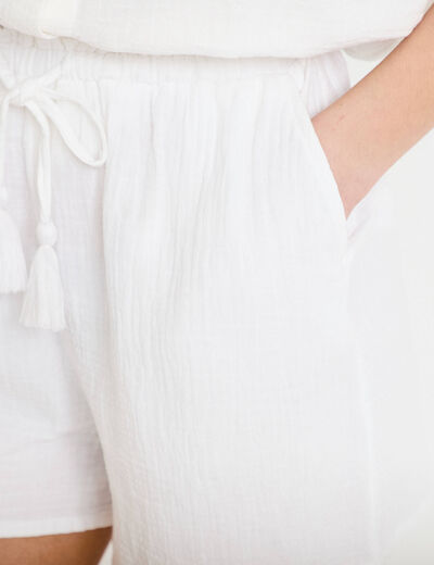 Short pliss&eacute; blanc femme