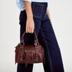 Sac port&eacute; main bordeaux femme