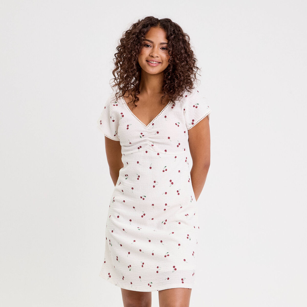 Robe courte évasée col v manches courtes blanc femme