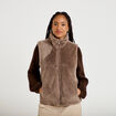 Veste courte ajust&eacute;e sans manches taupe femme