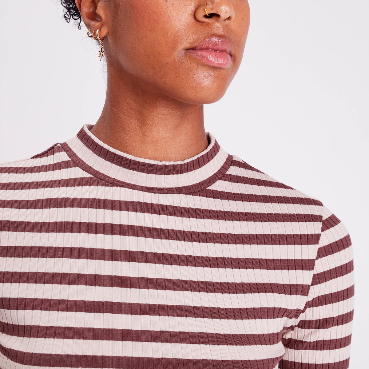 T-shirt cintr&eacute; col montant marron clair femme