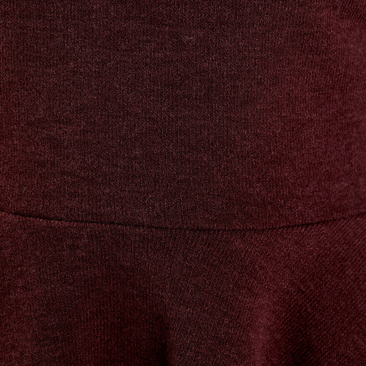 Pull ajust&eacute; court manches longues bordeaux femme