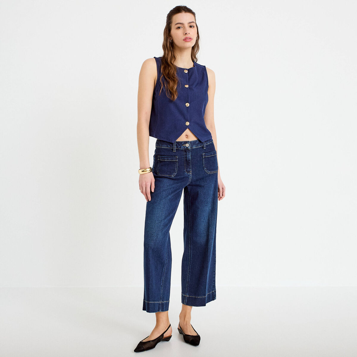 Gilet jean cintr&eacute; cropped sans manches denim brut femme