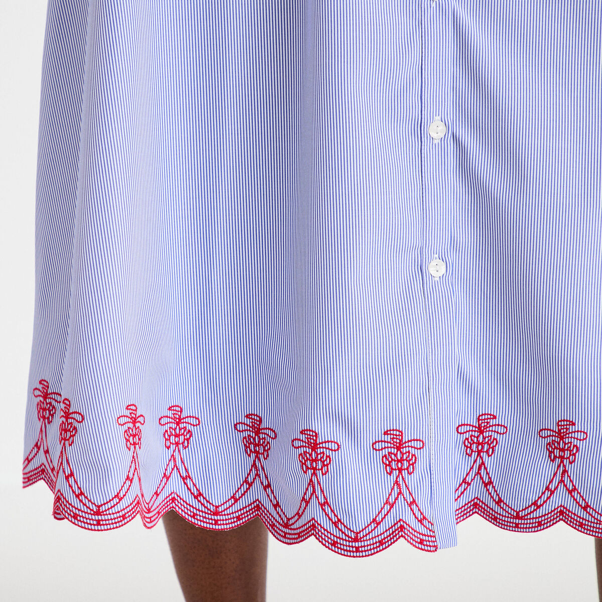 Robe longu&eacute; brod&eacute;e manches courtes bleu roi femme