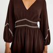 Robe courte &eacute;vas&eacute;e col v manches 3/4 marron fonc&eacute; femme