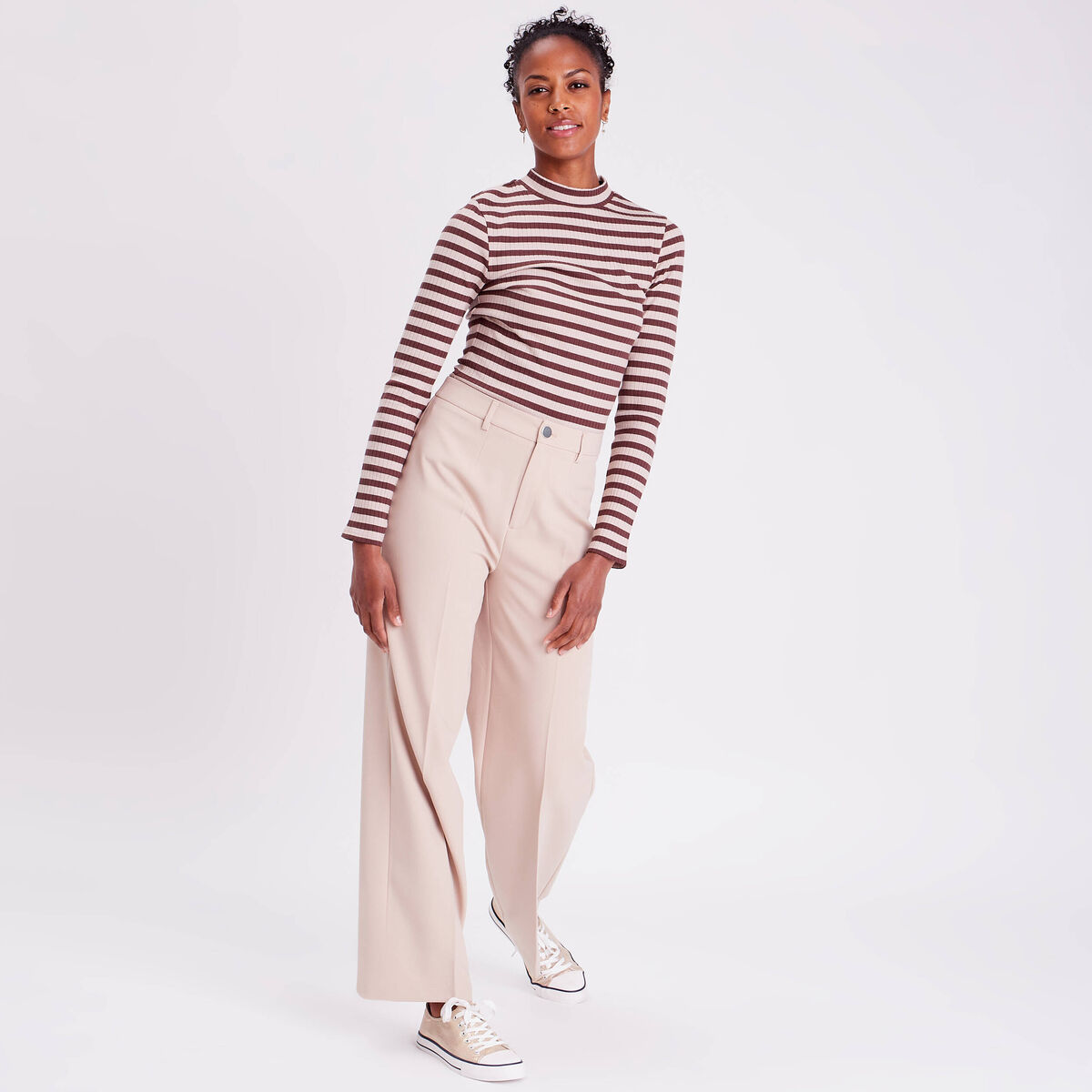 T-shirt cintr&eacute; col montant marron clair femme