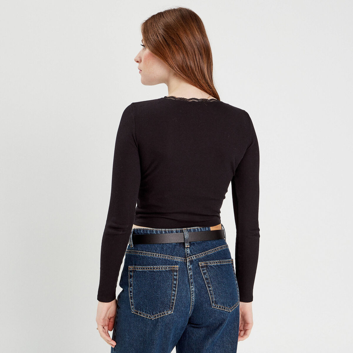 T-shirt cropped c&ocirc;tel&eacute; noir femme