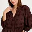 Blouse &agrave; motif en relief marron fonc&eacute; femme