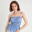 Blouse smockée bretelles fines bleu clair femme