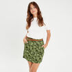 Jupe chino droite ceintur&eacute;e vert femme