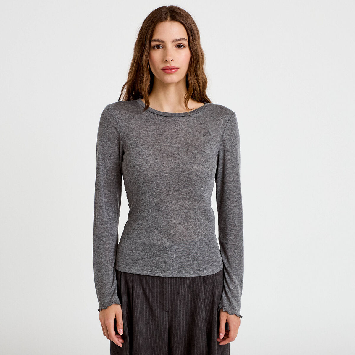 T-shirt ajust&eacute; col rond manches longues gris fonc&eacute; femme