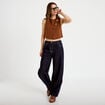 Top ajust&eacute; court sans manches col rond marron femme