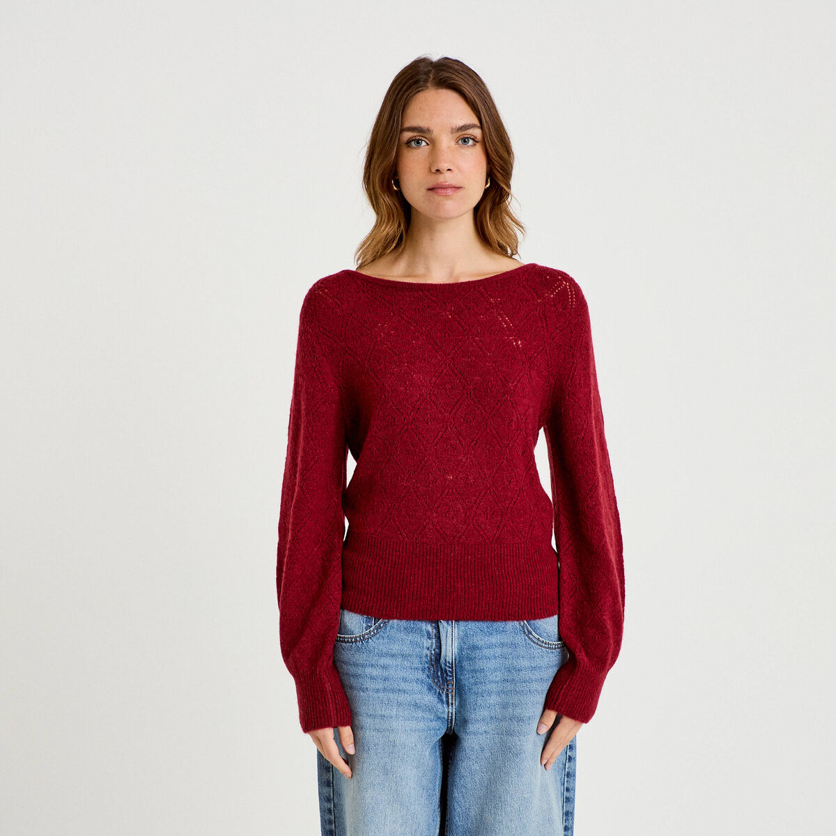 Pull ajour&eacute; col bateau manches longues rouge fonc&eacute; femme