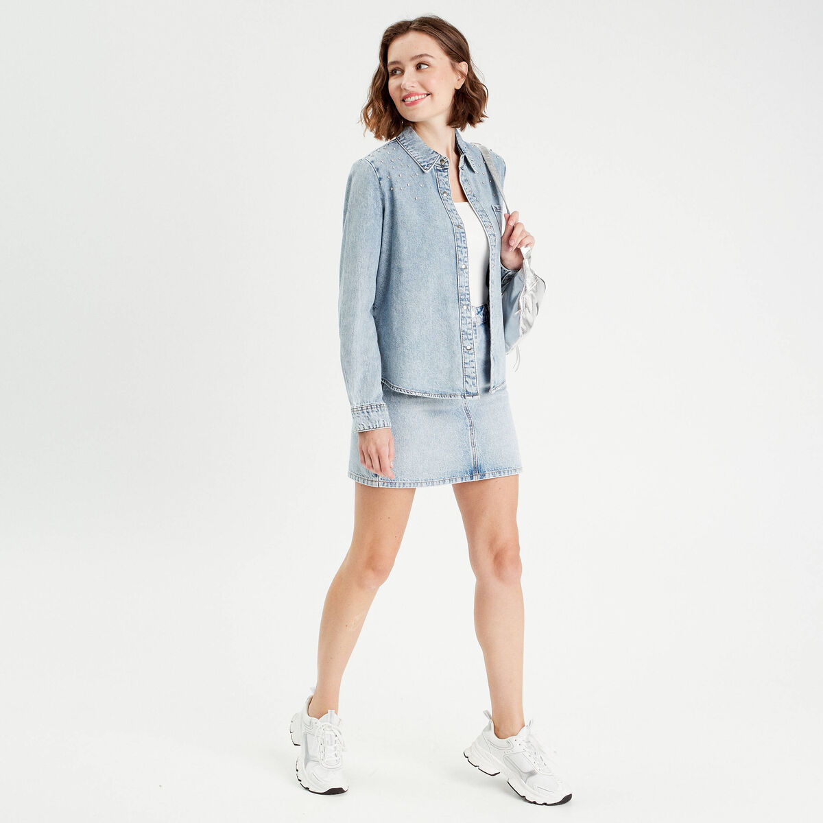 Chemise en jean avec clous denim bleach femme