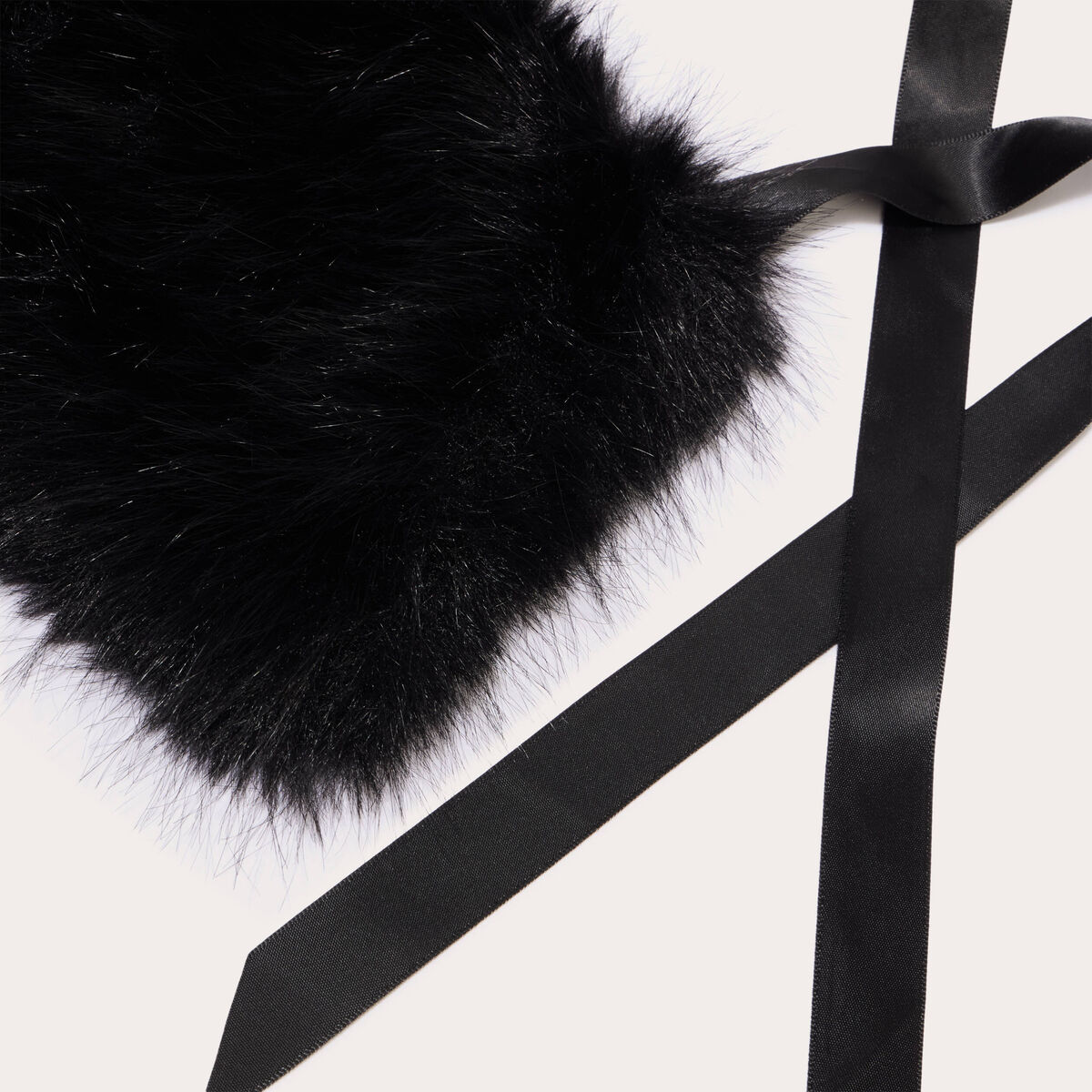 Foulard en fausse fourrure noir femme