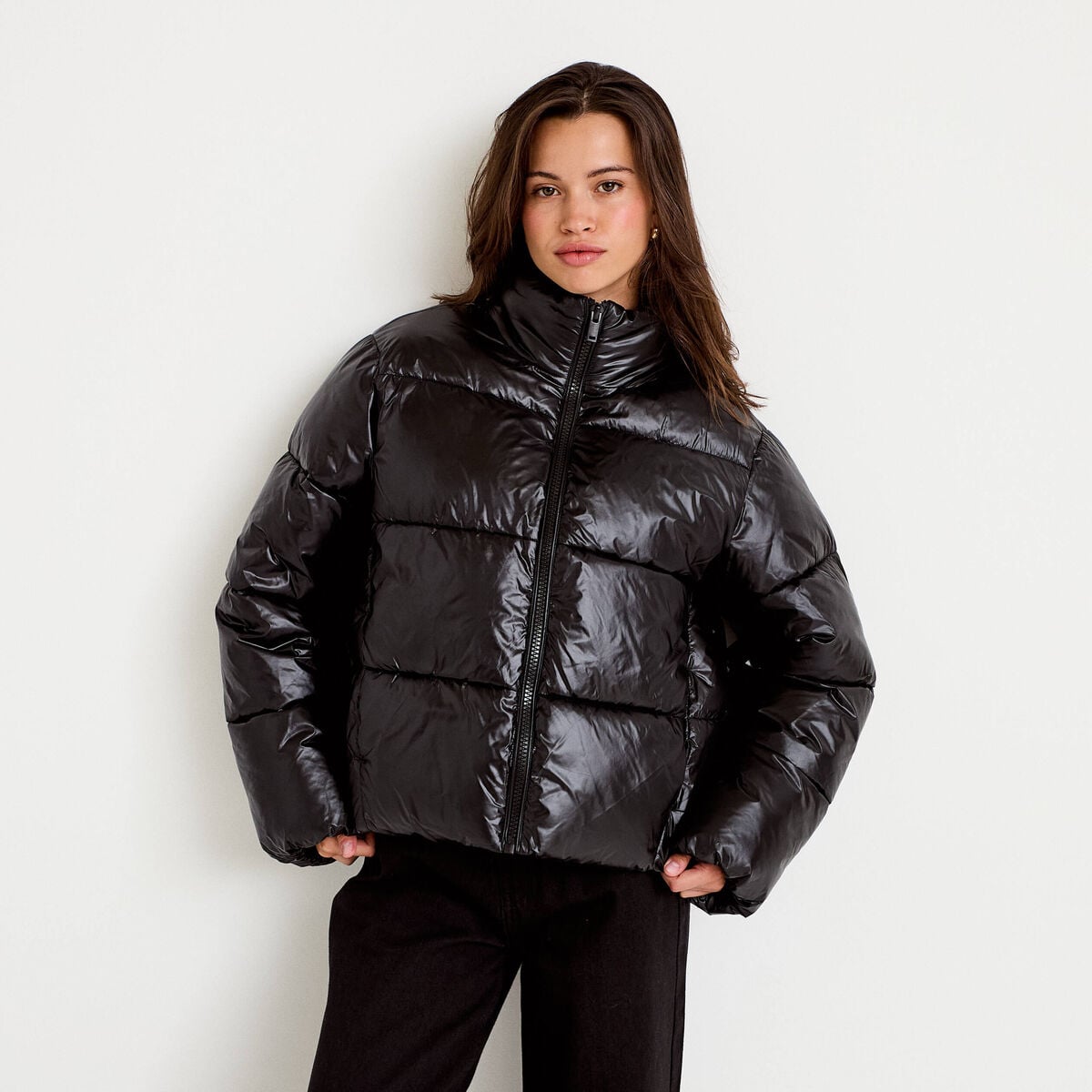 Doudoune col montant bas resserr&eacute; noir femme