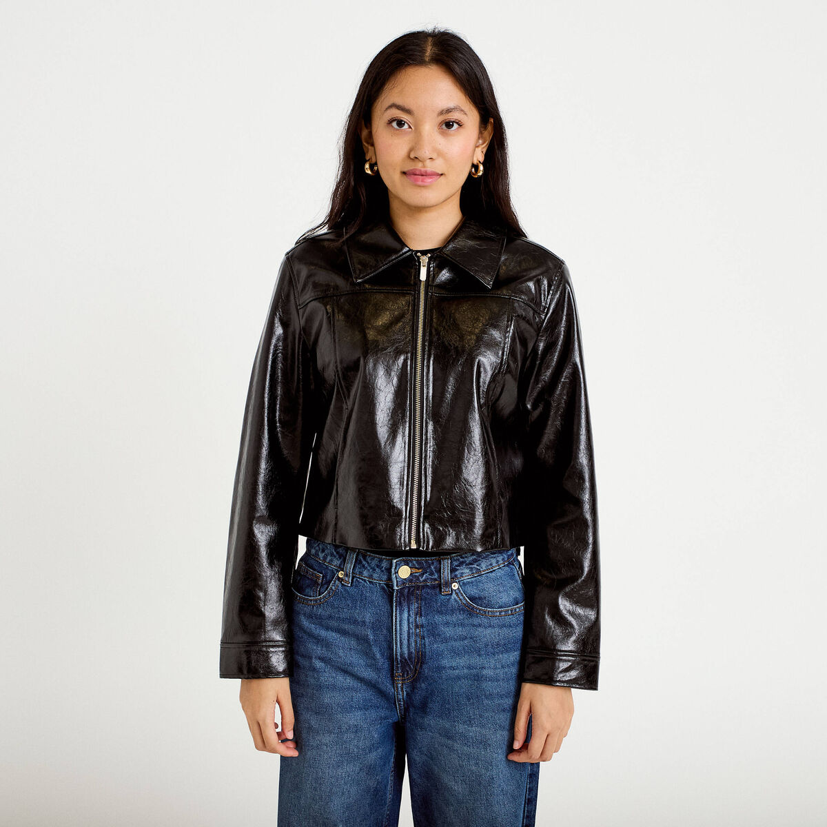 Veste droite cropped en similicuir noir femme