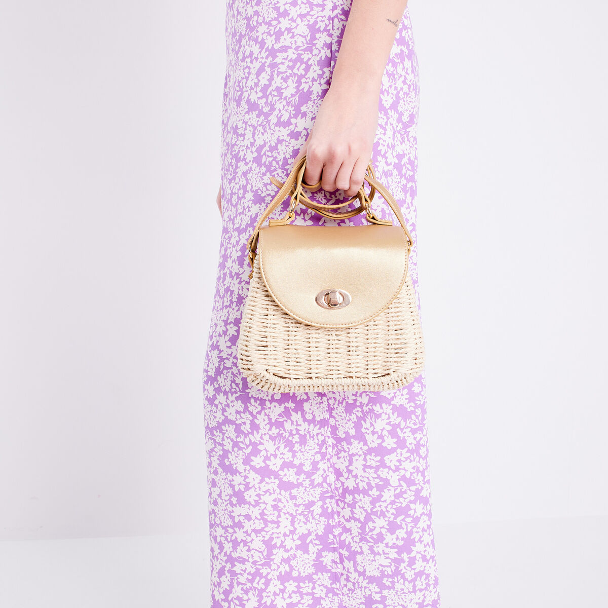 Sac arrondi en paille couleur or femme