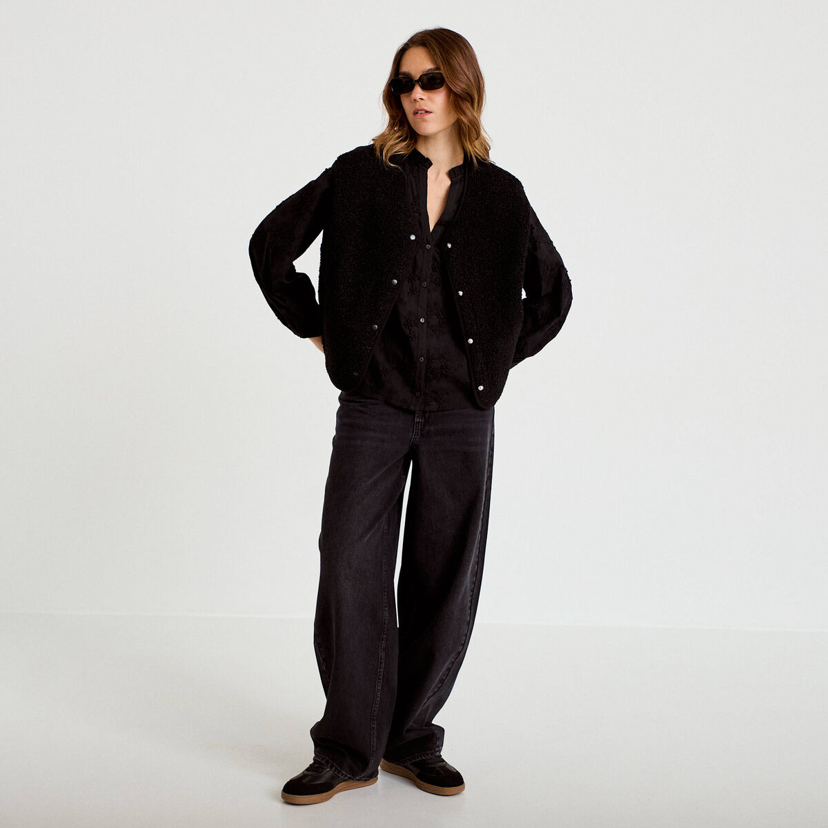 Blouse droite col rond manches longues noir femme
