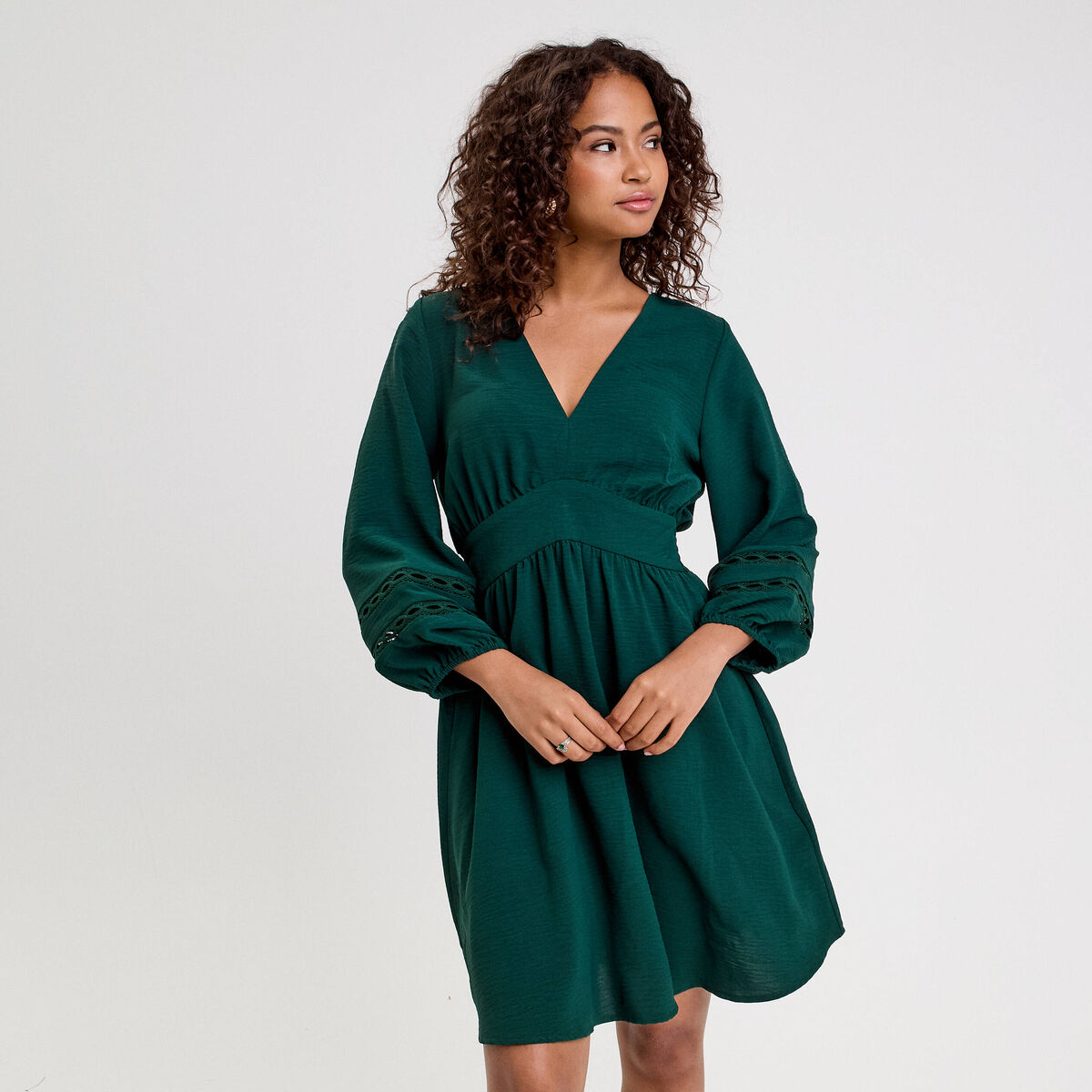 Robe courte &eacute;vas&eacute;e col v manches 3/4 vert fonc&eacute; femme