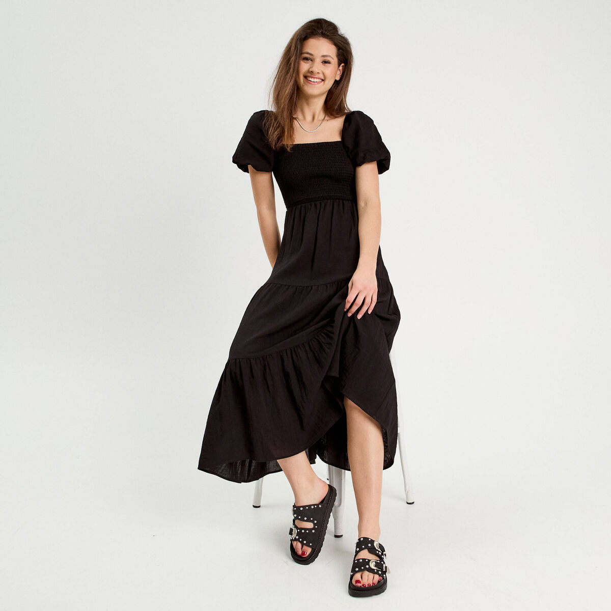 Robe longue évasée smockée noir femme