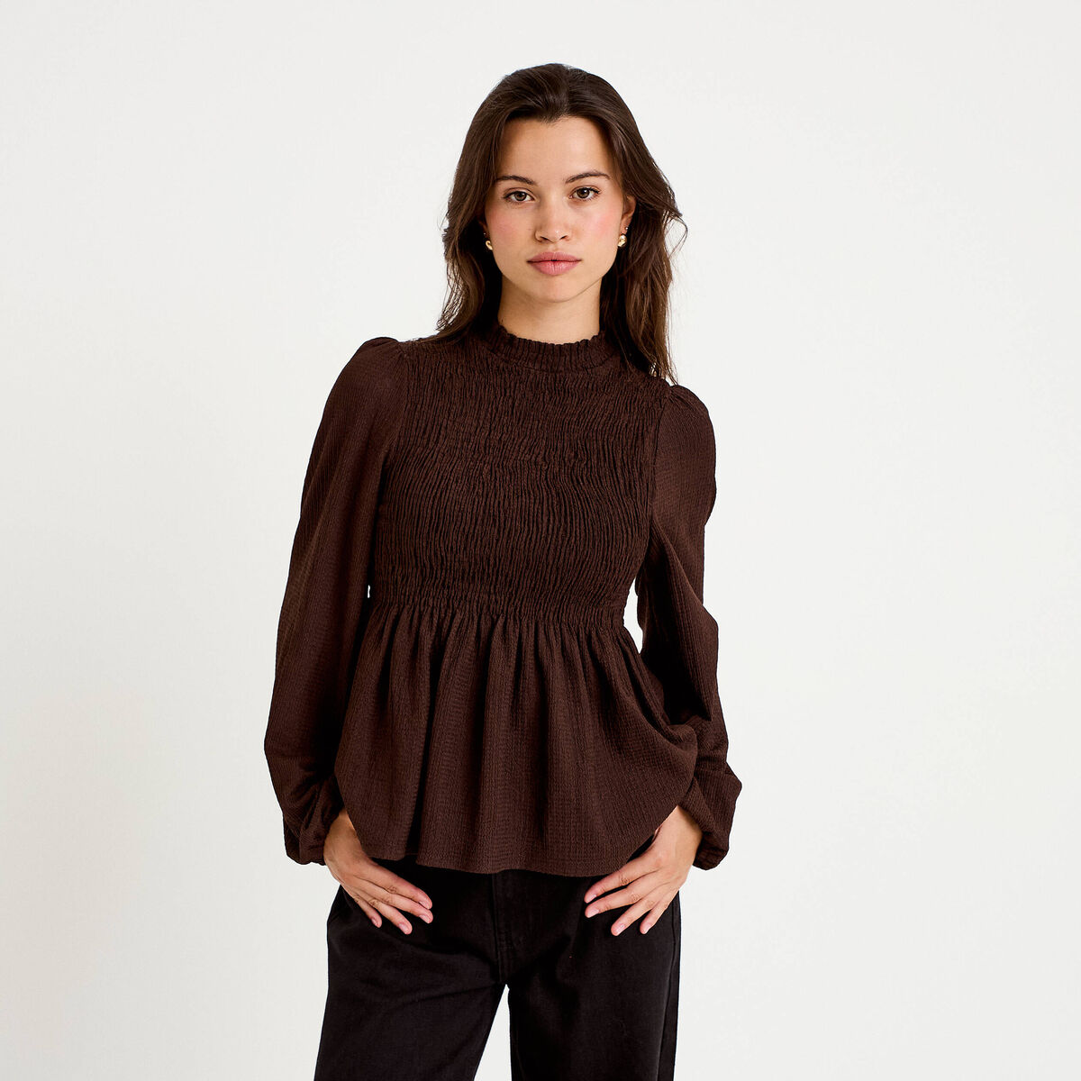 Blouse droite manches longues pliss&eacute;e marron fonc&eacute; femme