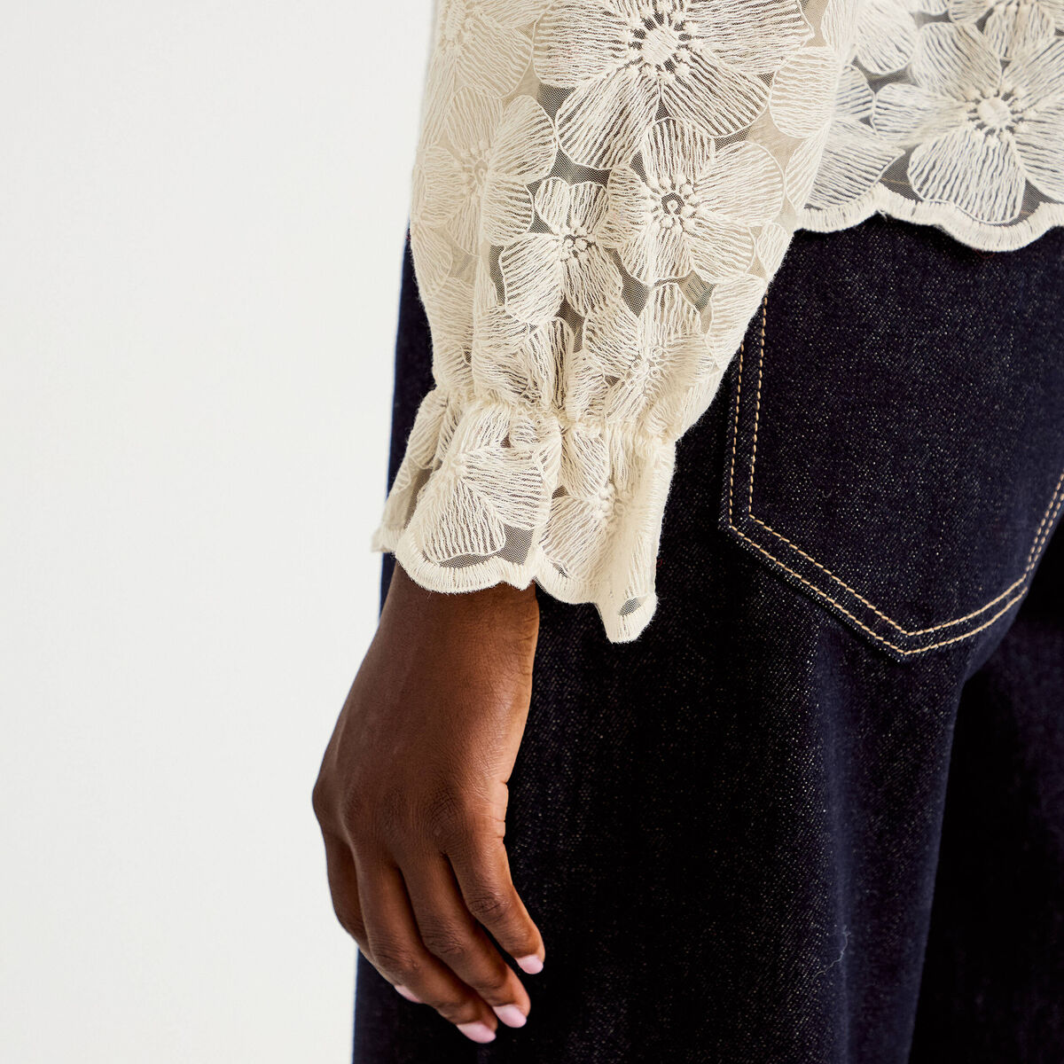 Blouse droite col v en dentelle ecru femme
