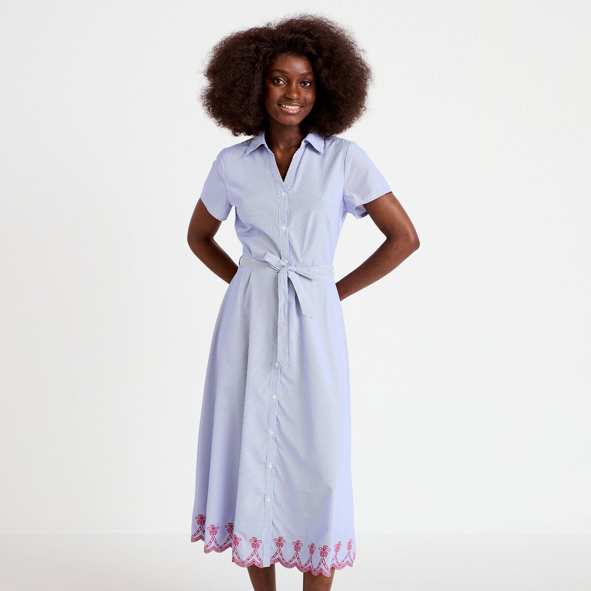 Robe longu&eacute; brod&eacute;e manches courtes bleu roi femme