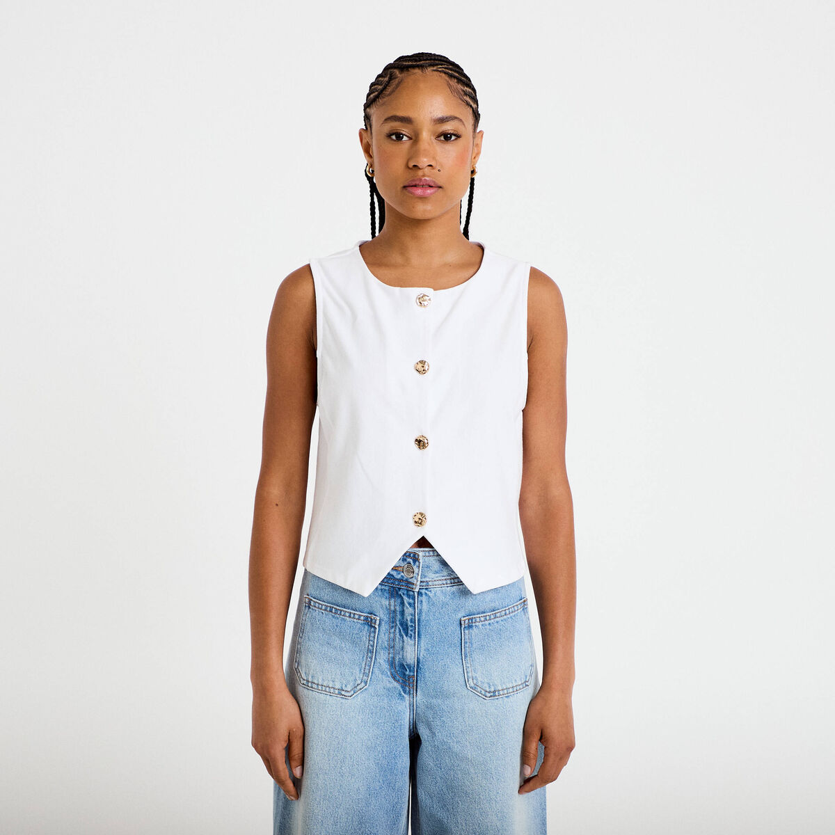 Gilet jean cintr&eacute; cropped sans manches blanc femme