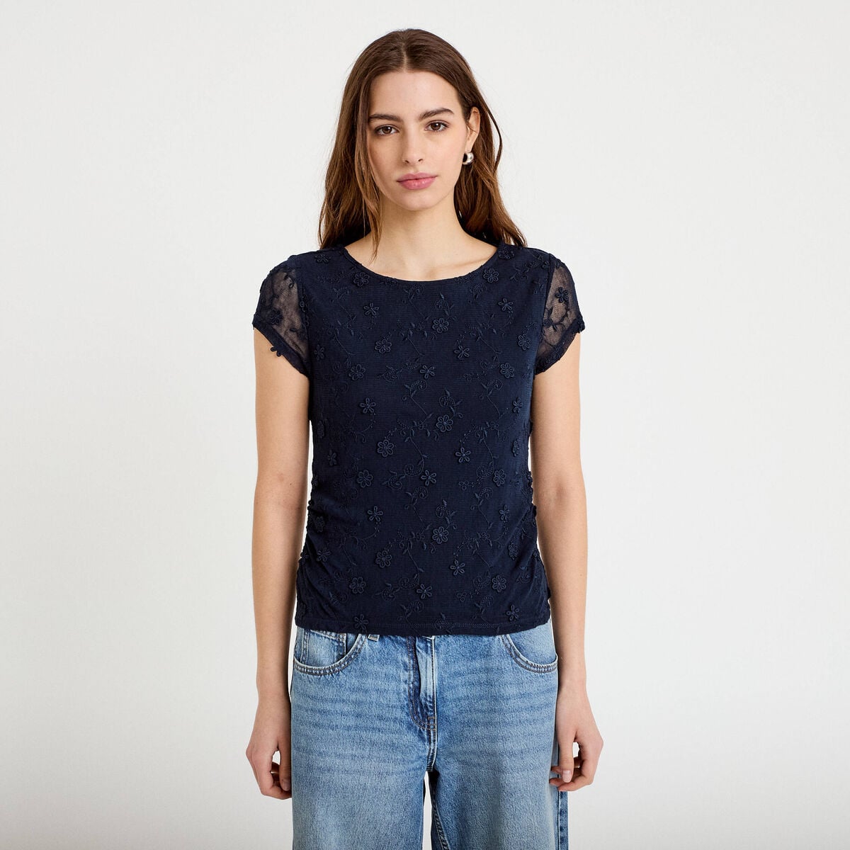 T-shirt ajust&eacute; col rond dentelle bleu marine femme