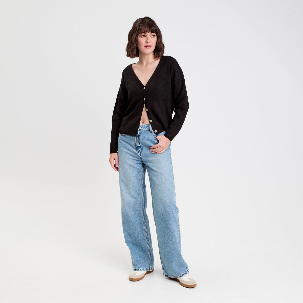 Gilet boutonn&eacute; avec col en V noir femme