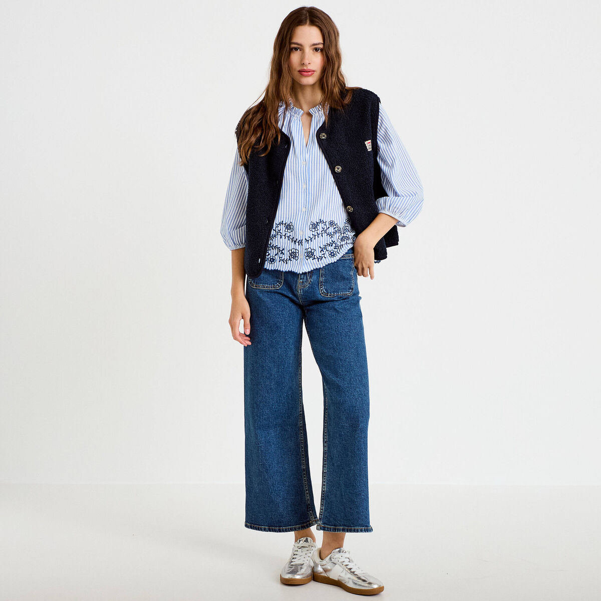 Blouse col v manches 3/4 brod&eacute;e bleu marine femme