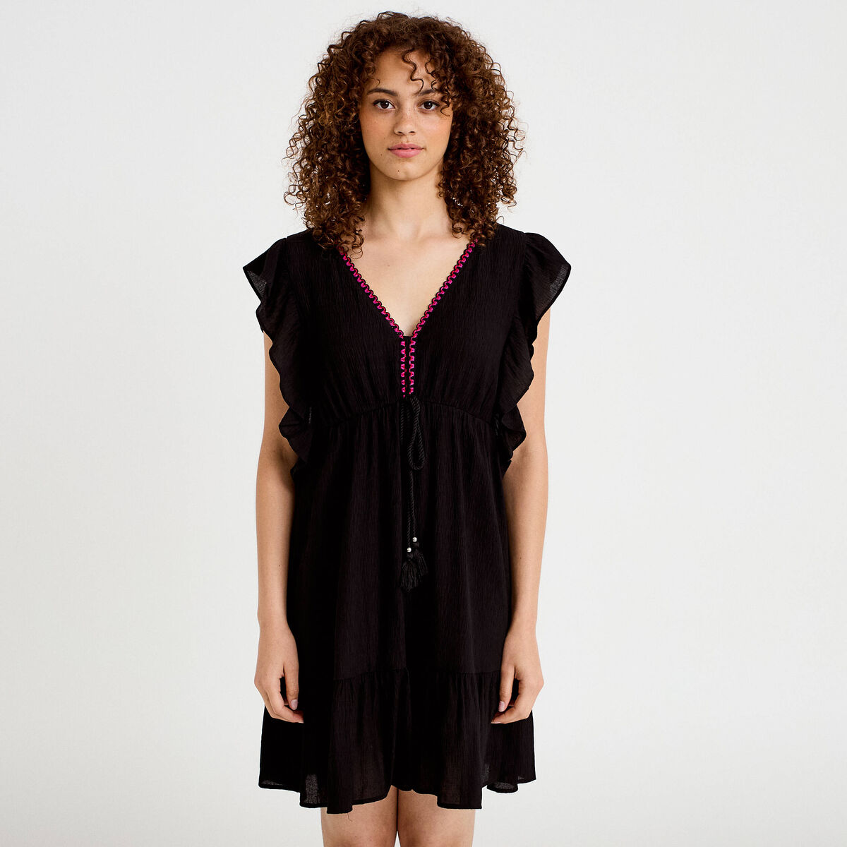 Robe &eacute;vas&eacute;e cr&ecirc;pe col v manches courtes noir femme