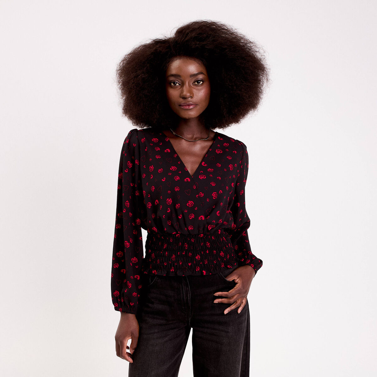 Blouse courte taille smock&eacute;e noir femme