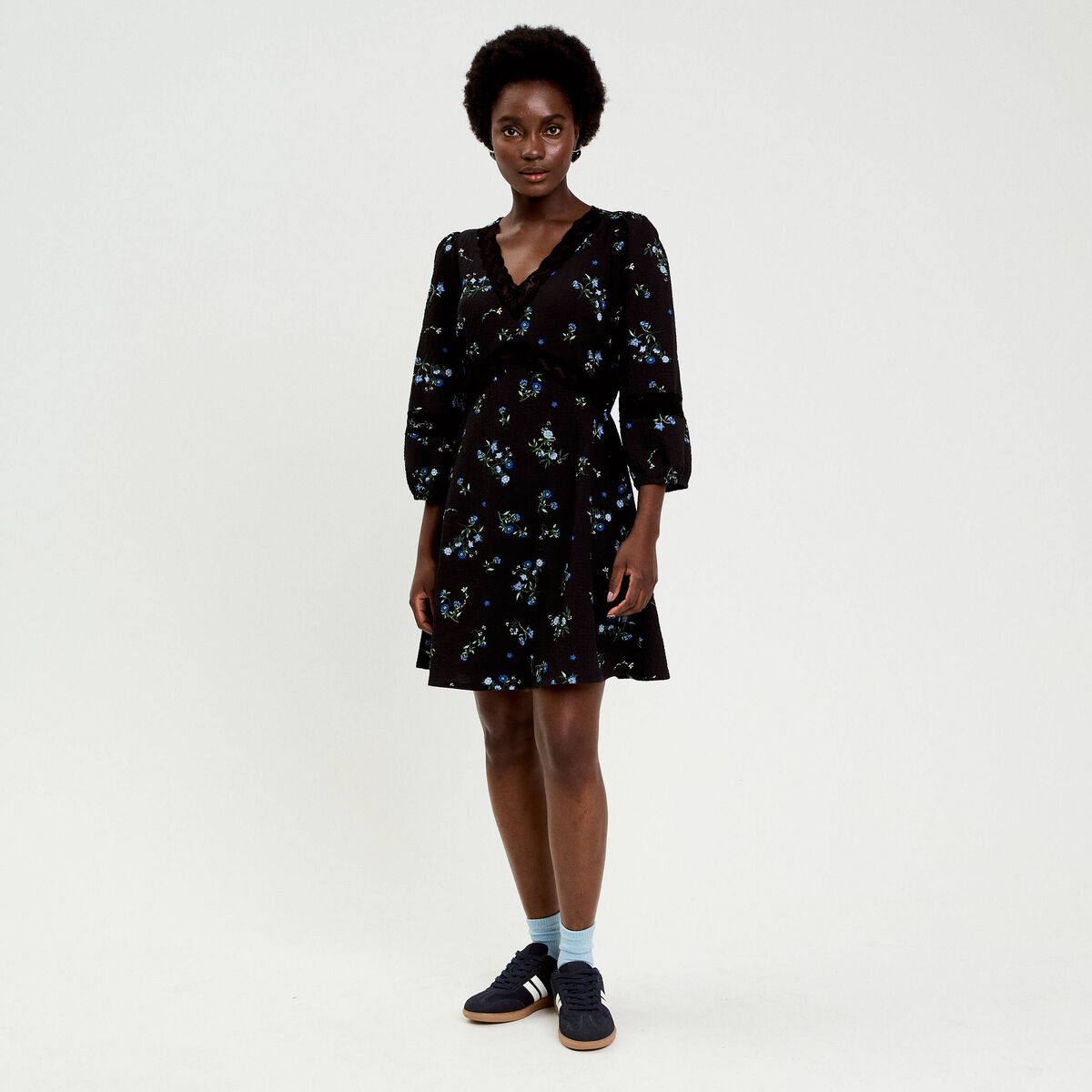 Robe &eacute;vas&eacute;e col v manches longues noir femme