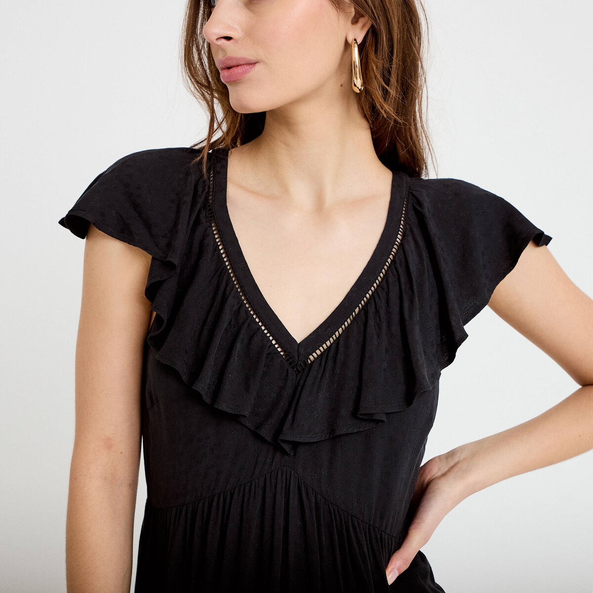 Robe longue &eacute;vas&eacute;e col v manches courtes noir femme