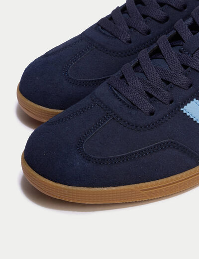 Baskets basses &agrave; lacets bleu marine femme