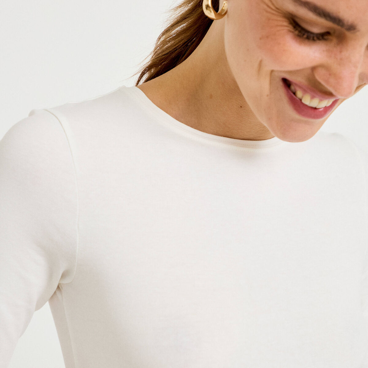 T-shirt ajust&eacute; col rond manches courtes ecru femme